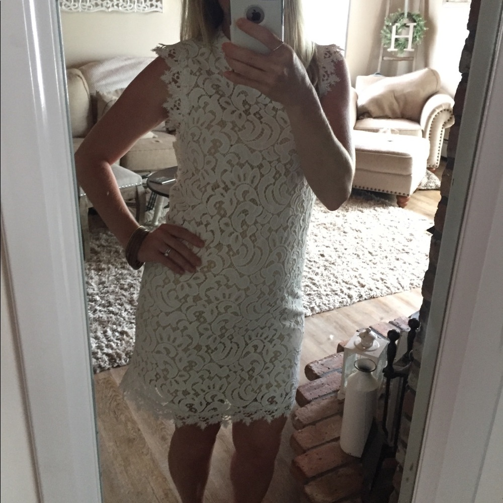 NWT Francesca’s Della Hi-neck Lace Shift Dress - Picture 4 of 7
